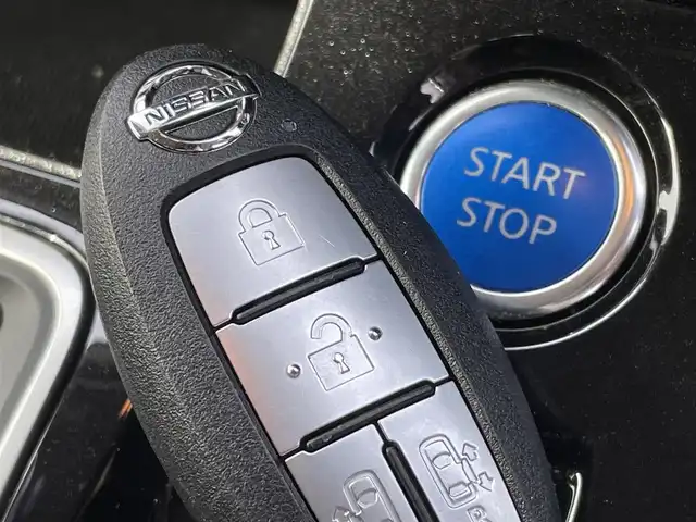 日産 セレナ e－パワー ハイウェイスター G 福岡県 2020(令2)年 5.2万km ダイヤモンドブラック プロパイロット/フリップダウンモニター/純正１０インチナビ（ＭＭ５２０Ｄ－Ｌ）/フルセグTV/CD/DVD/BD/SD/BT/AM/FM/全周囲カメラ/デジタルインナーミラー/衝突軽減/ＢＳＷ/両側パワースライドドア/ステアリングヒーター/前席シートヒーター/電動パーキング/ブレーキホールド/スマートキー/プッシュスタート