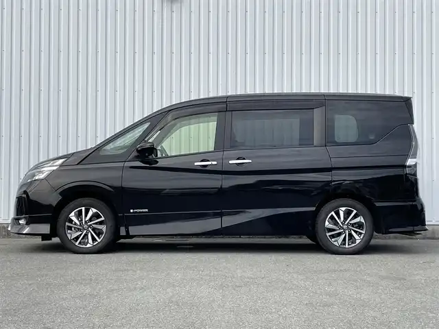 日産 セレナ e－パワー ハイウェイスター G 福岡県 2020(令2)年 5.2万km ダイヤモンドブラック プロパイロット/フリップダウンモニター/純正１０インチナビ（ＭＭ５２０Ｄ－Ｌ）/フルセグTV/CD/DVD/BD/SD/BT/AM/FM/全周囲カメラ/デジタルインナーミラー/衝突軽減/ＢＳＷ/両側パワースライドドア/ステアリングヒーター/前席シートヒーター/電動パーキング/ブレーキホールド/スマートキー/プッシュスタート