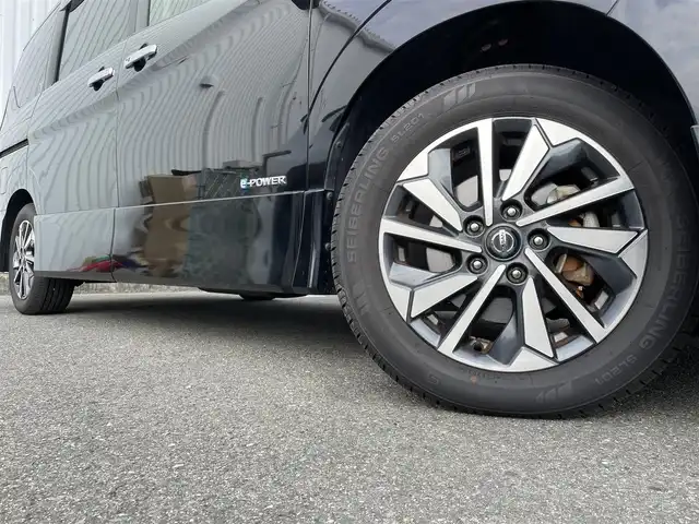 日産 セレナ e－パワー ハイウェイスター G 福岡県 2020(令2)年 5.2万km ダイヤモンドブラック プロパイロット/フリップダウンモニター/純正１０インチナビ（ＭＭ５２０Ｄ－Ｌ）/フルセグTV/CD/DVD/BD/SD/BT/AM/FM/全周囲カメラ/デジタルインナーミラー/衝突軽減/ＢＳＷ/両側パワースライドドア/ステアリングヒーター/前席シートヒーター/電動パーキング/ブレーキホールド/スマートキー/プッシュスタート