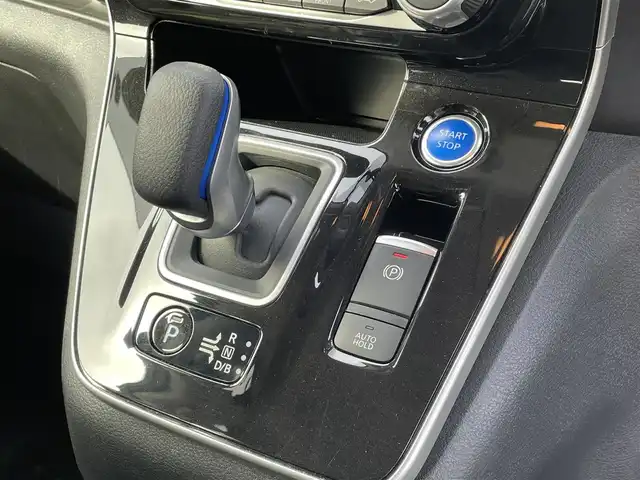 日産 セレナ e－パワー ハイウェイスター G 福岡県 2020(令2)年 5.2万km ダイヤモンドブラック プロパイロット/フリップダウンモニター/純正１０インチナビ（ＭＭ５２０Ｄ－Ｌ）/フルセグTV/CD/DVD/BD/SD/BT/AM/FM/全周囲カメラ/デジタルインナーミラー/衝突軽減/ＢＳＷ/両側パワースライドドア/ステアリングヒーター/前席シートヒーター/電動パーキング/ブレーキホールド/スマートキー/プッシュスタート