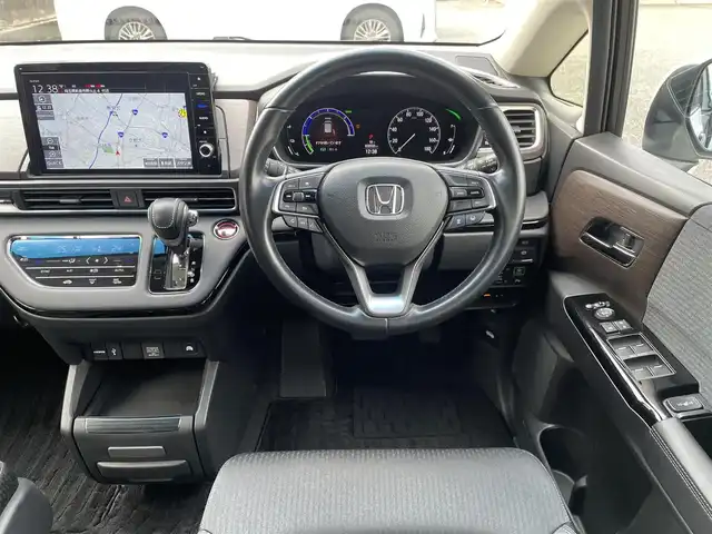 ホンダ オデッセイ ハイブリッド e:HEVアブソルート EX 埼玉県 2021(令3)年 3.9万km プラチナホワイトパール /ワンオーナー//純正10型メモリナビ//フルセグTV//全方位カメラ//フリップダウンモニター//CD/DVD/Bluetooth//両側パワースライドドア//パワーバックドア//アダプティブクルーズコントロール//ビルトインETC2.0//スマートキーx2//LEDヘッドライト/LEDフォグ//前2席パワーシート&シートヒータ//2ndシート オットマン//ハーフレザーシート//CMBS 衝突軽減ブレーキ//LKAS 車線維持支援システム//ブラインドスポットインフォメーション//W.サイド.カーテンエアバッグ//ABS/横滑り防止装置//アドバンスドルームミラー//オートライト//革巻きステアリング//プライバシーガラス//ドアバイザー//純正18インチAW//新車時保証書//取扱説明書//ナビ取説