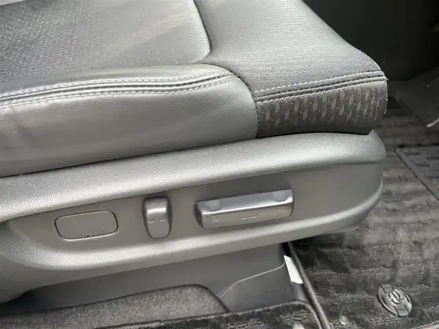 ホンダ オデッセイ ハイブリッド e:HEVアブソルート EX 埼玉県 2021(令3)年 3.9万km プラチナホワイトパール /ワンオーナー//純正10型メモリナビ//フルセグTV//全方位カメラ//フリップダウンモニター//CD/DVD/Bluetooth//両側パワースライドドア//パワーバックドア//アダプティブクルーズコントロール//ビルトインETC2.0//スマートキーx2//LEDヘッドライト/LEDフォグ//前2席パワーシート&シートヒータ//2ndシート オットマン//ハーフレザーシート//CMBS 衝突軽減ブレーキ//LKAS 車線維持支援システム//ブラインドスポットインフォメーション//W.サイド.カーテンエアバッグ//ABS/横滑り防止装置//アドバンスドルームミラー//オートライト//革巻きステアリング//プライバシーガラス//ドアバイザー//純正18インチAW//新車時保証書//取扱説明書//ナビ取説