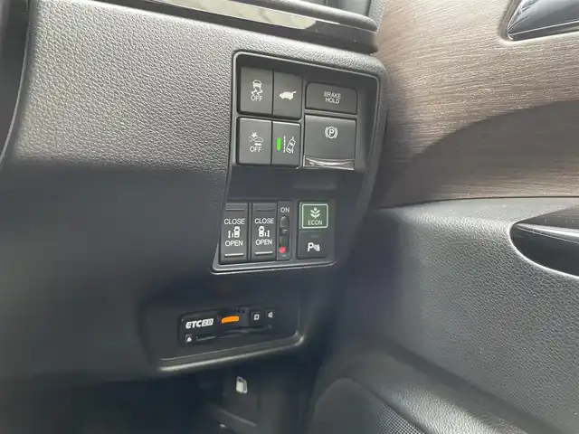 ホンダ オデッセイ ハイブリッド e:HEVアブソルート EX 埼玉県 2021(令3)年 3.9万km プラチナホワイトパール /ワンオーナー//純正10型メモリナビ//フルセグTV//全方位カメラ//フリップダウンモニター//CD/DVD/Bluetooth//両側パワースライドドア//パワーバックドア//アダプティブクルーズコントロール//ビルトインETC2.0//スマートキーx2//LEDヘッドライト/LEDフォグ//前2席パワーシート&シートヒータ//2ndシート オットマン//ハーフレザーシート//CMBS 衝突軽減ブレーキ//LKAS 車線維持支援システム//ブラインドスポットインフォメーション//W.サイド.カーテンエアバッグ//ABS/横滑り防止装置//アドバンスドルームミラー//オートライト//革巻きステアリング//プライバシーガラス//ドアバイザー//純正18インチAW//新車時保証書//取扱説明書//ナビ取説