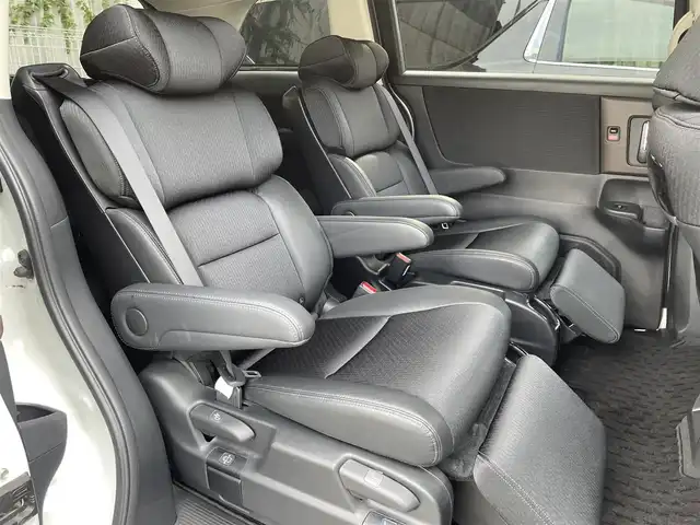 ホンダ オデッセイ ハイブリッド e:HEVアブソルート EX 埼玉県 2021(令3)年 3.9万km プラチナホワイトパール /ワンオーナー//純正10型メモリナビ//フルセグTV//全方位カメラ//フリップダウンモニター//CD/DVD/Bluetooth//両側パワースライドドア//パワーバックドア//アダプティブクルーズコントロール//ビルトインETC2.0//スマートキーx2//LEDヘッドライト/LEDフォグ//前2席パワーシート&シートヒータ//2ndシート オットマン//ハーフレザーシート//CMBS 衝突軽減ブレーキ//LKAS 車線維持支援システム//ブラインドスポットインフォメーション//W.サイド.カーテンエアバッグ//ABS/横滑り防止装置//アドバンスドルームミラー//オートライト//革巻きステアリング//プライバシーガラス//ドアバイザー//純正18インチAW//新車時保証書//取扱説明書//ナビ取説