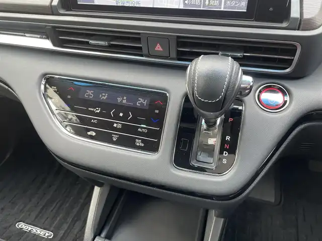 ホンダ オデッセイ ハイブリッド e:HEVアブソルート EX 埼玉県 2021(令3)年 3.9万km プラチナホワイトパール /ワンオーナー//純正10型メモリナビ//フルセグTV//全方位カメラ//フリップダウンモニター//CD/DVD/Bluetooth//両側パワースライドドア//パワーバックドア//アダプティブクルーズコントロール//ビルトインETC2.0//スマートキーx2//LEDヘッドライト/LEDフォグ//前2席パワーシート&シートヒータ//2ndシート オットマン//ハーフレザーシート//CMBS 衝突軽減ブレーキ//LKAS 車線維持支援システム//ブラインドスポットインフォメーション//W.サイド.カーテンエアバッグ//ABS/横滑り防止装置//アドバンスドルームミラー//オートライト//革巻きステアリング//プライバシーガラス//ドアバイザー//純正18インチAW//新車時保証書//取扱説明書//ナビ取説