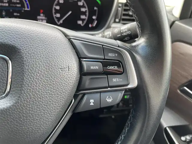 ホンダ オデッセイ ハイブリッド e:HEVアブソルート EX 埼玉県 2021(令3)年 3.9万km プラチナホワイトパール /ワンオーナー//純正10型メモリナビ//フルセグTV//全方位カメラ//フリップダウンモニター//CD/DVD/Bluetooth//両側パワースライドドア//パワーバックドア//アダプティブクルーズコントロール//ビルトインETC2.0//スマートキーx2//LEDヘッドライト/LEDフォグ//前2席パワーシート&シートヒータ//2ndシート オットマン//ハーフレザーシート//CMBS 衝突軽減ブレーキ//LKAS 車線維持支援システム//ブラインドスポットインフォメーション//W.サイド.カーテンエアバッグ//ABS/横滑り防止装置//アドバンスドルームミラー//オートライト//革巻きステアリング//プライバシーガラス//ドアバイザー//純正18インチAW//新車時保証書//取扱説明書//ナビ取説