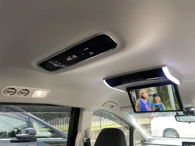 ホンダ オデッセイ ハイブリッド e:HEVアブソルート EX 埼玉県 2021(令3)年 3.9万km プラチナホワイトパール /ワンオーナー//純正10型メモリナビ//フルセグTV//全方位カメラ//フリップダウンモニター//CD/DVD/Bluetooth//両側パワースライドドア//パワーバックドア//アダプティブクルーズコントロール//ビルトインETC2.0//スマートキーx2//LEDヘッドライト/LEDフォグ//前2席パワーシート&シートヒータ//2ndシート オットマン//ハーフレザーシート//CMBS 衝突軽減ブレーキ//LKAS 車線維持支援システム//ブラインドスポットインフォメーション//W.サイド.カーテンエアバッグ//ABS/横滑り防止装置//アドバンスドルームミラー//オートライト//革巻きステアリング//プライバシーガラス//ドアバイザー//純正18インチAW//新車時保証書//取扱説明書//ナビ取説