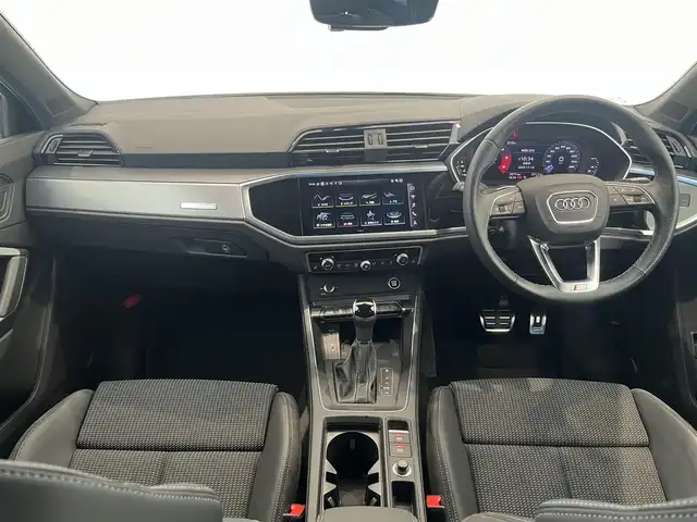 アウディ Ｑ３ SB 35TDIクワトロ Sライン 岐阜県 2021(令3)年 0.4万km パール 純正MMIナビゲーション/　Bluetooth　AM　FM/ベーシックパッケージ/・シートヒーター　フロント/・シート電動調整機能　フロント/・ステアリングホイール3スポークレザー/・マルチファンクションパドルシフトフラットボトム/・オートマチックテールゲート/・アウディホールドアシスト/・ランバーサポート4ウェイ　フロント/アシスタンスパッケージ/・アダプティブクルーズアシスト/・エマージェンシーアシスト/・ハイビームアシスト/・サイドアシスト/・リヤクロストラフィックアシスト/テクノロジーパッケージ/・スマートフォンインターフェース/・ワイヤレスチャージング/リアビューカメラ/サラウンドビューカメラ/LEDヘッドライト/純正19インチAW