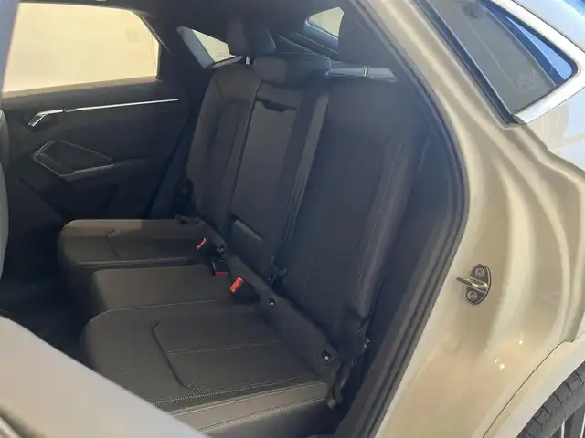 アウディ Ｑ３ SB 35TDIクワトロ Sライン 岐阜県 2021(令3)年 0.4万km パール 純正MMIナビゲーション/　Bluetooth　AM　FM/ベーシックパッケージ/・シートヒーター　フロント/・シート電動調整機能　フロント/・ステアリングホイール3スポークレザー/・マルチファンクションパドルシフトフラットボトム/・オートマチックテールゲート/・アウディホールドアシスト/・ランバーサポート4ウェイ　フロント/アシスタンスパッケージ/・アダプティブクルーズアシスト/・エマージェンシーアシスト/・ハイビームアシスト/・サイドアシスト/・リヤクロストラフィックアシスト/テクノロジーパッケージ/・スマートフォンインターフェース/・ワイヤレスチャージング/リアビューカメラ/サラウンドビューカメラ/LEDヘッドライト/純正19インチAW