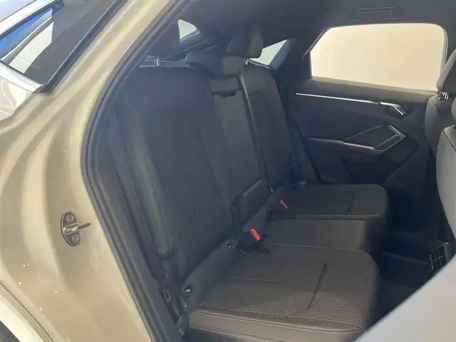 アウディ Ｑ３ SB 35TDIクワトロ Sライン 岐阜県 2021(令3)年 0.4万km パール 純正MMIナビゲーション/　Bluetooth　AM　FM/ベーシックパッケージ/・シートヒーター　フロント/・シート電動調整機能　フロント/・ステアリングホイール3スポークレザー/・マルチファンクションパドルシフトフラットボトム/・オートマチックテールゲート/・アウディホールドアシスト/・ランバーサポート4ウェイ　フロント/アシスタンスパッケージ/・アダプティブクルーズアシスト/・エマージェンシーアシスト/・ハイビームアシスト/・サイドアシスト/・リヤクロストラフィックアシスト/テクノロジーパッケージ/・スマートフォンインターフェース/・ワイヤレスチャージング/リアビューカメラ/サラウンドビューカメラ/LEDヘッドライト/純正19インチAW