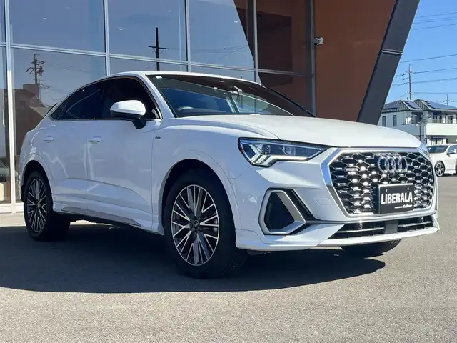 アウディ Ｑ３ SB 35TDIクワトロ Sライン 岐阜県 2021(令3)年 0.4万km パール 純正MMIナビゲーション/　Bluetooth　AM　FM/ベーシックパッケージ/・シートヒーター　フロント/・シート電動調整機能　フロント/・ステアリングホイール3スポークレザー/・マルチファンクションパドルシフトフラットボトム/・オートマチックテールゲート/・アウディホールドアシスト/・ランバーサポート4ウェイ　フロント/アシスタンスパッケージ/・アダプティブクルーズアシスト/・エマージェンシーアシスト/・ハイビームアシスト/・サイドアシスト/・リヤクロストラフィックアシスト/テクノロジーパッケージ/・スマートフォンインターフェース/・ワイヤレスチャージング/リアビューカメラ/サラウンドビューカメラ/LEDヘッドライト/純正19インチAW