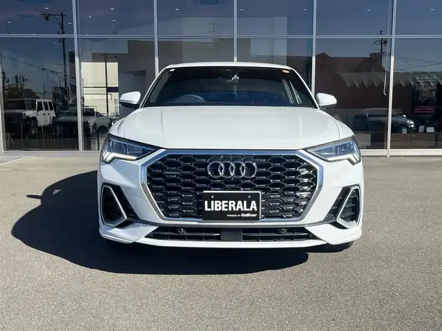 アウディ Ｑ３ SB 35TDIクワトロ Sライン 岐阜県 2021(令3)年 0.4万km パール 純正MMIナビゲーション/　Bluetooth　AM　FM/ベーシックパッケージ/・シートヒーター　フロント/・シート電動調整機能　フロント/・ステアリングホイール3スポークレザー/・マルチファンクションパドルシフトフラットボトム/・オートマチックテールゲート/・アウディホールドアシスト/・ランバーサポート4ウェイ　フロント/アシスタンスパッケージ/・アダプティブクルーズアシスト/・エマージェンシーアシスト/・ハイビームアシスト/・サイドアシスト/・リヤクロストラフィックアシスト/テクノロジーパッケージ/・スマートフォンインターフェース/・ワイヤレスチャージング/リアビューカメラ/サラウンドビューカメラ/LEDヘッドライト/純正19インチAW