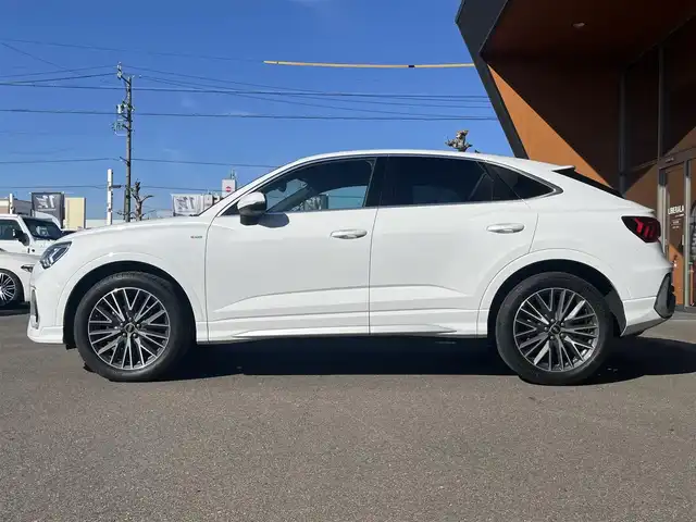 アウディ Ｑ３ SB 35TDIクワトロ Sライン 岐阜県 2021(令3)年 0.4万km パール 純正MMIナビゲーション/　Bluetooth　AM　FM/ベーシックパッケージ/・シートヒーター　フロント/・シート電動調整機能　フロント/・ステアリングホイール3スポークレザー/・マルチファンクションパドルシフトフラットボトム/・オートマチックテールゲート/・アウディホールドアシスト/・ランバーサポート4ウェイ　フロント/アシスタンスパッケージ/・アダプティブクルーズアシスト/・エマージェンシーアシスト/・ハイビームアシスト/・サイドアシスト/・リヤクロストラフィックアシスト/テクノロジーパッケージ/・スマートフォンインターフェース/・ワイヤレスチャージング/リアビューカメラ/サラウンドビューカメラ/LEDヘッドライト/純正19インチAW
