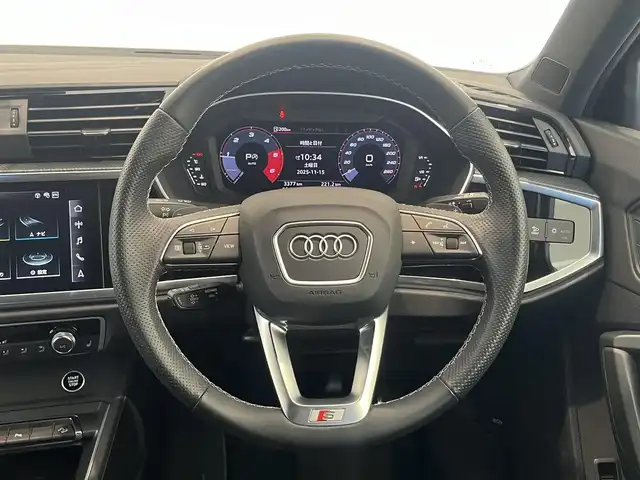 アウディ Ｑ３ SB 35TDIクワトロ Sライン 岐阜県 2021(令3)年 0.4万km パール 純正MMIナビゲーション/　Bluetooth　AM　FM/ベーシックパッケージ/・シートヒーター　フロント/・シート電動調整機能　フロント/・ステアリングホイール3スポークレザー/・マルチファンクションパドルシフトフラットボトム/・オートマチックテールゲート/・アウディホールドアシスト/・ランバーサポート4ウェイ　フロント/アシスタンスパッケージ/・アダプティブクルーズアシスト/・エマージェンシーアシスト/・ハイビームアシスト/・サイドアシスト/・リヤクロストラフィックアシスト/テクノロジーパッケージ/・スマートフォンインターフェース/・ワイヤレスチャージング/リアビューカメラ/サラウンドビューカメラ/LEDヘッドライト/純正19インチAW