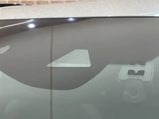 ホンダ ヴェゼル ハイブリッド モデューロ X ホンダセンシング 岩手県 2021(令3)年 3.3万km プラチナホワイトパール ワンオーナー/４WD/専用グリル・エアロバンパー/専用サスペンション/専用スポーティシート/ホンダセンシング/衝突軽減ブレーキ/路外逸脱抑制機能/アダプティブクルーズコントロール/車線維持支援機能/標識認識機能/先行車発信お知らせ機能/誤発進抑制機能/横滑り防止装置/シートヒーター/ワイパーデアイサー/純正ナビ/フルセグTV/ステアリングスイッチ/バックカメラ/ドライブレコーダー/ETC/LEDヘッドライト/LEDフォグライト/純正１７インチアルミホイール