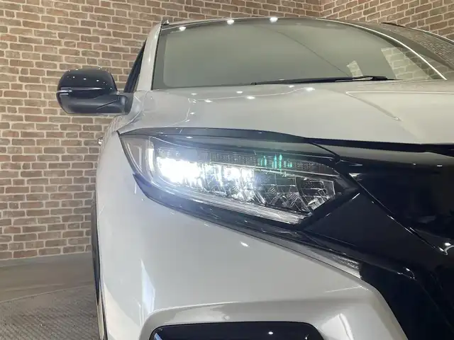 ホンダ ヴェゼル ハイブリッド モデューロ X ホンダセンシング 岩手県 2021(令3)年 3.3万km プラチナホワイトパール ワンオーナー/４WD/専用グリル・エアロバンパー/専用サスペンション/専用スポーティシート/ホンダセンシング/衝突軽減ブレーキ/路外逸脱抑制機能/アダプティブクルーズコントロール/車線維持支援機能/標識認識機能/先行車発信お知らせ機能/誤発進抑制機能/横滑り防止装置/シートヒーター/ワイパーデアイサー/純正ナビ/フルセグTV/ステアリングスイッチ/バックカメラ/ドライブレコーダー/ETC/LEDヘッドライト/LEDフォグライト/純正１７インチアルミホイール