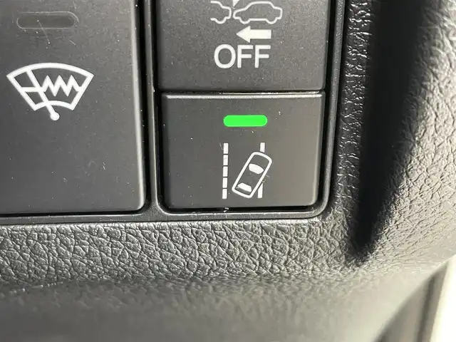 ホンダ ヴェゼル ハイブリッド モデューロ X ホンダセンシング 岩手県 2021(令3)年 3.3万km プラチナホワイトパール ワンオーナー/４WD/専用グリル・エアロバンパー/専用サスペンション/専用スポーティシート/ホンダセンシング/衝突軽減ブレーキ/路外逸脱抑制機能/アダプティブクルーズコントロール/車線維持支援機能/標識認識機能/先行車発信お知らせ機能/誤発進抑制機能/横滑り防止装置/シートヒーター/ワイパーデアイサー/純正ナビ/フルセグTV/ステアリングスイッチ/バックカメラ/ドライブレコーダー/ETC/LEDヘッドライト/LEDフォグライト/純正１７インチアルミホイール