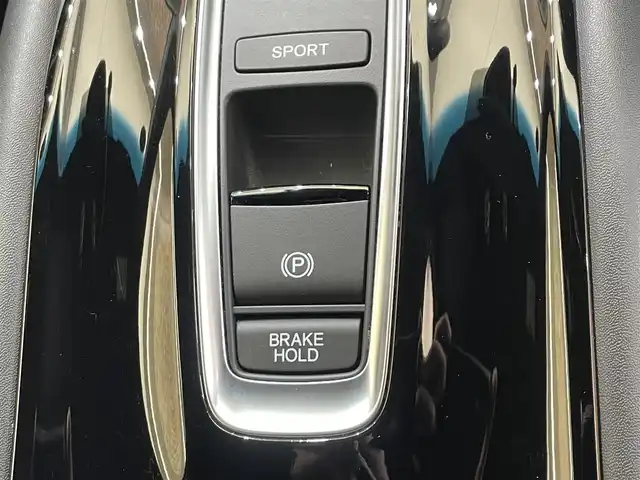 ホンダ ヴェゼル ハイブリッド モデューロ X ホンダセンシング 岩手県 2021(令3)年 3.3万km プラチナホワイトパール ワンオーナー/４WD/専用グリル・エアロバンパー/専用サスペンション/専用スポーティシート/ホンダセンシング/衝突軽減ブレーキ/路外逸脱抑制機能/アダプティブクルーズコントロール/車線維持支援機能/標識認識機能/先行車発信お知らせ機能/誤発進抑制機能/横滑り防止装置/シートヒーター/ワイパーデアイサー/純正ナビ/フルセグTV/ステアリングスイッチ/バックカメラ/ドライブレコーダー/ETC/LEDヘッドライト/LEDフォグライト/純正１７インチアルミホイール