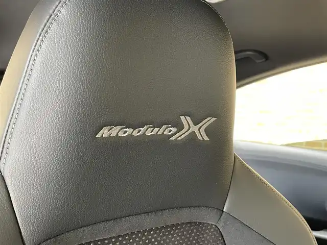 ホンダ ヴェゼル ハイブリッド モデューロ X ホンダセンシング 岩手県 2021(令3)年 3.3万km プラチナホワイトパール ワンオーナー/４WD/専用グリル・エアロバンパー/専用サスペンション/専用スポーティシート/ホンダセンシング/衝突軽減ブレーキ/路外逸脱抑制機能/アダプティブクルーズコントロール/車線維持支援機能/標識認識機能/先行車発信お知らせ機能/誤発進抑制機能/横滑り防止装置/シートヒーター/ワイパーデアイサー/純正ナビ/フルセグTV/ステアリングスイッチ/バックカメラ/ドライブレコーダー/ETC/LEDヘッドライト/LEDフォグライト/純正１７インチアルミホイール