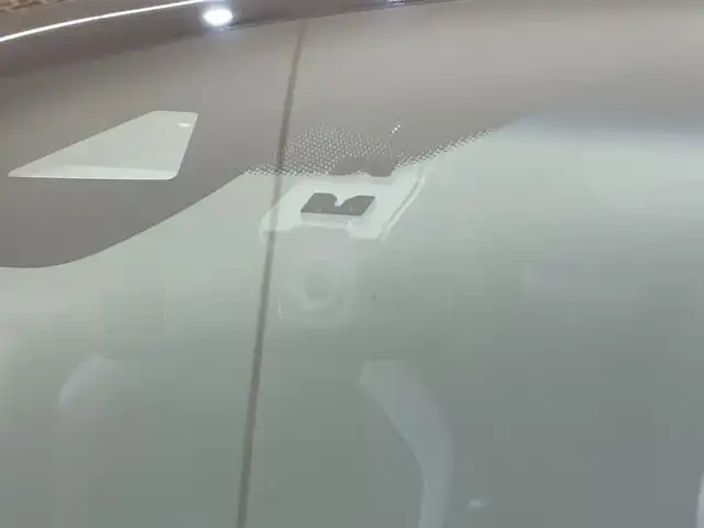 ホンダ ヴェゼル ハイブリッド モデューロ X ホンダセンシング 岩手県 2021(令3)年 3.3万km プラチナホワイトパール ワンオーナー/４WD/専用グリル・エアロバンパー/専用サスペンション/専用スポーティシート/ホンダセンシング/衝突軽減ブレーキ/路外逸脱抑制機能/アダプティブクルーズコントロール/車線維持支援機能/標識認識機能/先行車発信お知らせ機能/誤発進抑制機能/横滑り防止装置/シートヒーター/ワイパーデアイサー/純正ナビ/フルセグTV/ステアリングスイッチ/バックカメラ/ドライブレコーダー/ETC/LEDヘッドライト/LEDフォグライト/純正１７インチアルミホイール