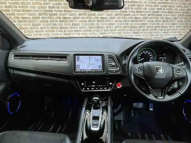 ホンダ ヴェゼル ハイブリッド モデューロ X ホンダセンシング 岩手県 2021(令3)年 3.3万km プラチナホワイトパール ワンオーナー/４WD/専用グリル・エアロバンパー/専用サスペンション/専用スポーティシート/ホンダセンシング/衝突軽減ブレーキ/路外逸脱抑制機能/アダプティブクルーズコントロール/車線維持支援機能/標識認識機能/先行車発信お知らせ機能/誤発進抑制機能/横滑り防止装置/シートヒーター/ワイパーデアイサー/純正ナビ/フルセグTV/ステアリングスイッチ/バックカメラ/ドライブレコーダー/ETC/LEDヘッドライト/LEDフォグライト/純正１７インチアルミホイール