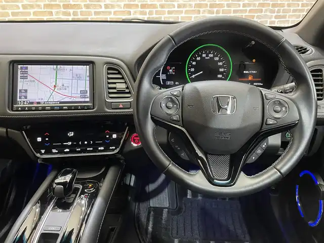 ホンダ ヴェゼル ハイブリッド モデューロ X ホンダセンシング 岩手県 2021(令3)年 3.3万km プラチナホワイトパール ワンオーナー/４WD/専用グリル・エアロバンパー/専用サスペンション/専用スポーティシート/ホンダセンシング/衝突軽減ブレーキ/路外逸脱抑制機能/アダプティブクルーズコントロール/車線維持支援機能/標識認識機能/先行車発信お知らせ機能/誤発進抑制機能/横滑り防止装置/シートヒーター/ワイパーデアイサー/純正ナビ/フルセグTV/ステアリングスイッチ/バックカメラ/ドライブレコーダー/ETC/LEDヘッドライト/LEDフォグライト/純正１７インチアルミホイール