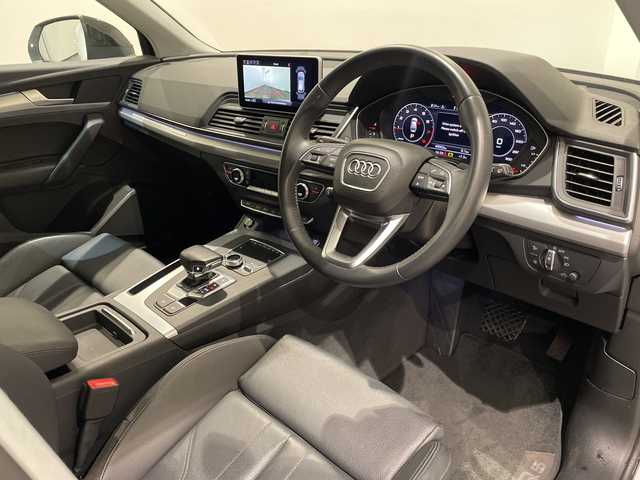 アウディ Ｑ５ ブラックエディション 新潟県 2018(平30)年 4万km グレイシアホワイトメタリック 限定250台/特別装備/・シングルフレームグリル/・フロントリップスポイラー/・エアインレット/・ウインドウモールディング/・サイドシル/・リヤディフューザー/・ブラックルーフレール/・エクステリアミラーハイグロスブラック/・マルチカラーアンビエントライティング/・20インチアルミホイール/・ブラックレザーシート/マトリクスLEDヘッドライト/バーチャルコックピット/全周囲カメラ/アウディサイドアシスト/アウディプレセンスリヤ/MMIナビゲーション/・フルセグ/CD/DVD/BT/AUX/USB/リアビューカメラ/アダプティブクルーズコントロール/パークアシスト/シートヒーター/ETC2.0