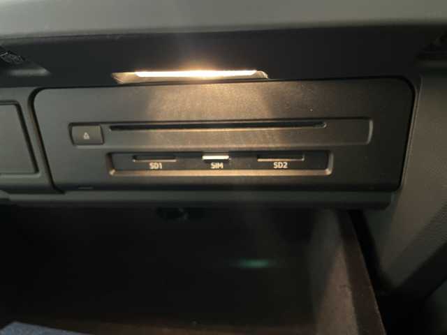 アウディ Ｑ５ ブラックエディション 新潟県 2018(平30)年 4万km グレイシアホワイトメタリック 限定250台/特別装備/・シングルフレームグリル/・フロントリップスポイラー/・エアインレット/・ウインドウモールディング/・サイドシル/・リヤディフューザー/・ブラックルーフレール/・エクステリアミラーハイグロスブラック/・マルチカラーアンビエントライティング/・20インチアルミホイール/・ブラックレザーシート/マトリクスLEDヘッドライト/バーチャルコックピット/全周囲カメラ/アウディサイドアシスト/アウディプレセンスリヤ/MMIナビゲーション/・フルセグ/CD/DVD/BT/AUX/USB/リアビューカメラ/アダプティブクルーズコントロール/パークアシスト/シートヒーター/ETC2.0