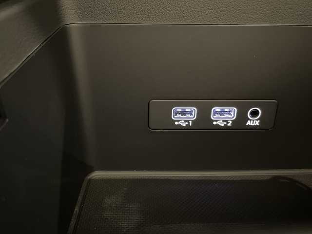 アウディ Ｑ５ ブラックエディション 新潟県 2018(平30)年 4万km グレイシアホワイトメタリック 限定250台/特別装備/・シングルフレームグリル/・フロントリップスポイラー/・エアインレット/・ウインドウモールディング/・サイドシル/・リヤディフューザー/・ブラックルーフレール/・エクステリアミラーハイグロスブラック/・マルチカラーアンビエントライティング/・20インチアルミホイール/・ブラックレザーシート/マトリクスLEDヘッドライト/バーチャルコックピット/全周囲カメラ/アウディサイドアシスト/アウディプレセンスリヤ/MMIナビゲーション/・フルセグ/CD/DVD/BT/AUX/USB/リアビューカメラ/アダプティブクルーズコントロール/パークアシスト/シートヒーター/ETC2.0