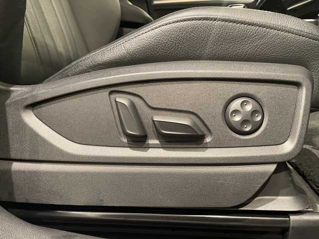 アウディ Ｑ５ ブラックエディション 新潟県 2018(平30)年 4万km グレイシアホワイトメタリック 限定250台/特別装備/・シングルフレームグリル/・フロントリップスポイラー/・エアインレット/・ウインドウモールディング/・サイドシル/・リヤディフューザー/・ブラックルーフレール/・エクステリアミラーハイグロスブラック/・マルチカラーアンビエントライティング/・20インチアルミホイール/・ブラックレザーシート/マトリクスLEDヘッドライト/バーチャルコックピット/全周囲カメラ/アウディサイドアシスト/アウディプレセンスリヤ/MMIナビゲーション/・フルセグ/CD/DVD/BT/AUX/USB/リアビューカメラ/アダプティブクルーズコントロール/パークアシスト/シートヒーター/ETC2.0