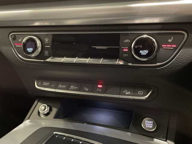 アウディ Ｑ５ ブラックエディション 新潟県 2018(平30)年 4万km グレイシアホワイトメタリック 限定250台/特別装備/・シングルフレームグリル/・フロントリップスポイラー/・エアインレット/・ウインドウモールディング/・サイドシル/・リヤディフューザー/・ブラックルーフレール/・エクステリアミラーハイグロスブラック/・マルチカラーアンビエントライティング/・20インチアルミホイール/・ブラックレザーシート/マトリクスLEDヘッドライト/バーチャルコックピット/全周囲カメラ/アウディサイドアシスト/アウディプレセンスリヤ/MMIナビゲーション/・フルセグ/CD/DVD/BT/AUX/USB/リアビューカメラ/アダプティブクルーズコントロール/パークアシスト/シートヒーター/ETC2.0