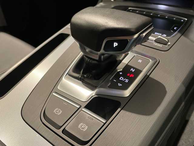 アウディ Ｑ５ ブラックエディション 新潟県 2018(平30)年 4万km グレイシアホワイトメタリック 限定250台/特別装備/・シングルフレームグリル/・フロントリップスポイラー/・エアインレット/・ウインドウモールディング/・サイドシル/・リヤディフューザー/・ブラックルーフレール/・エクステリアミラーハイグロスブラック/・マルチカラーアンビエントライティング/・20インチアルミホイール/・ブラックレザーシート/マトリクスLEDヘッドライト/バーチャルコックピット/全周囲カメラ/アウディサイドアシスト/アウディプレセンスリヤ/MMIナビゲーション/・フルセグ/CD/DVD/BT/AUX/USB/リアビューカメラ/アダプティブクルーズコントロール/パークアシスト/シートヒーター/ETC2.0