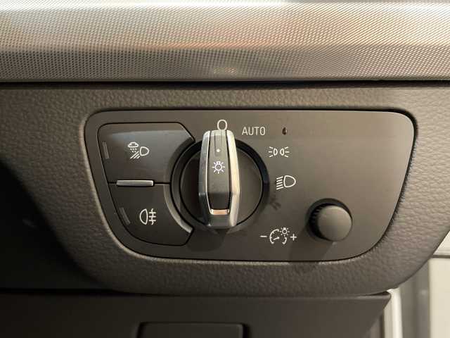 アウディ Ｑ５ ブラックエディション 新潟県 2018(平30)年 4万km グレイシアホワイトメタリック 限定250台/特別装備/・シングルフレームグリル/・フロントリップスポイラー/・エアインレット/・ウインドウモールディング/・サイドシル/・リヤディフューザー/・ブラックルーフレール/・エクステリアミラーハイグロスブラック/・マルチカラーアンビエントライティング/・20インチアルミホイール/・ブラックレザーシート/マトリクスLEDヘッドライト/バーチャルコックピット/全周囲カメラ/アウディサイドアシスト/アウディプレセンスリヤ/MMIナビゲーション/・フルセグ/CD/DVD/BT/AUX/USB/リアビューカメラ/アダプティブクルーズコントロール/パークアシスト/シートヒーター/ETC2.0