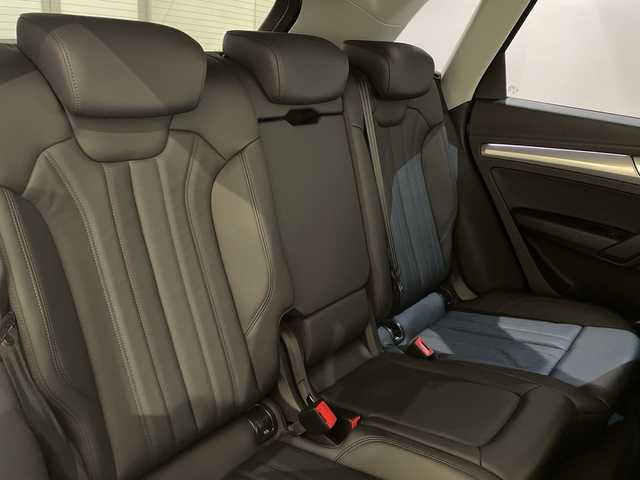 アウディ Ｑ５ ブラックエディション 新潟県 2018(平30)年 4万km グレイシアホワイトメタリック 限定250台/特別装備/・シングルフレームグリル/・フロントリップスポイラー/・エアインレット/・ウインドウモールディング/・サイドシル/・リヤディフューザー/・ブラックルーフレール/・エクステリアミラーハイグロスブラック/・マルチカラーアンビエントライティング/・20インチアルミホイール/・ブラックレザーシート/マトリクスLEDヘッドライト/バーチャルコックピット/全周囲カメラ/アウディサイドアシスト/アウディプレセンスリヤ/MMIナビゲーション/・フルセグ/CD/DVD/BT/AUX/USB/リアビューカメラ/アダプティブクルーズコントロール/パークアシスト/シートヒーター/ETC2.0