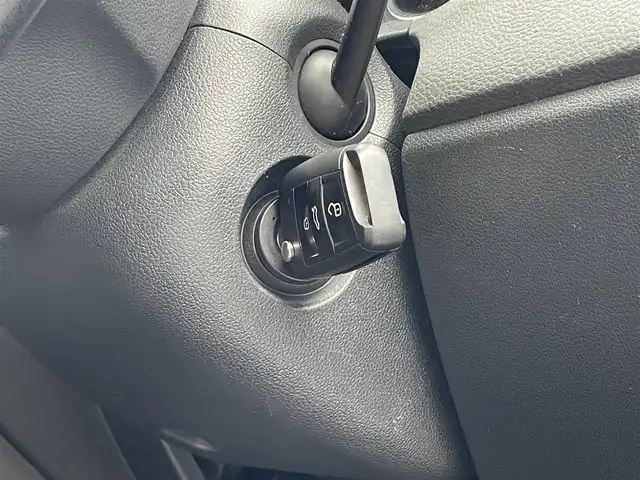 フォルクスワーゲン ポロ TSIコンフォートライン 群馬県 2016(平28)年 6.1万km ピュアホワイト 純正SDナビ/CD・DVD・SD/Bluetooth・フルセグ/バックカメラ/ビルトインETC/純正アルミホイール/純正フロアマット/レインセンサー/フォグランプ/取説・保証書/スマートキー