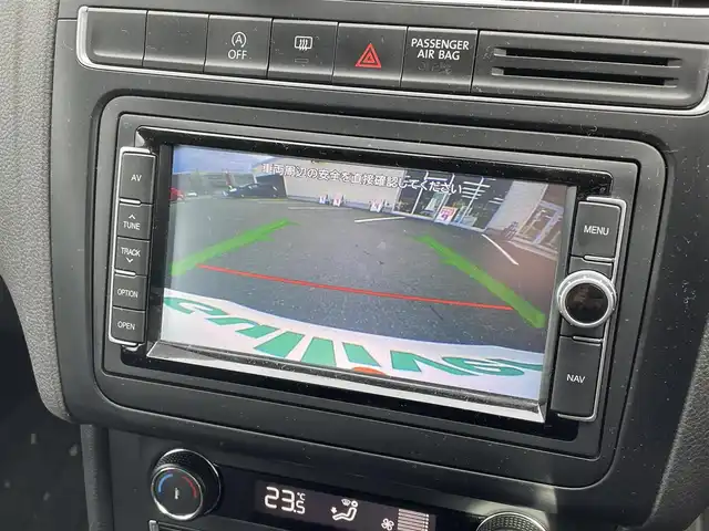 フォルクスワーゲン ポロ TSIコンフォートライン 群馬県 2016(平28)年 6.1万km ピュアホワイト 純正SDナビ/CD・DVD・SD/Bluetooth・フルセグ/バックカメラ/ビルトインETC/純正アルミホイール/純正フロアマット/レインセンサー/フォグランプ/取説・保証書/スマートキー