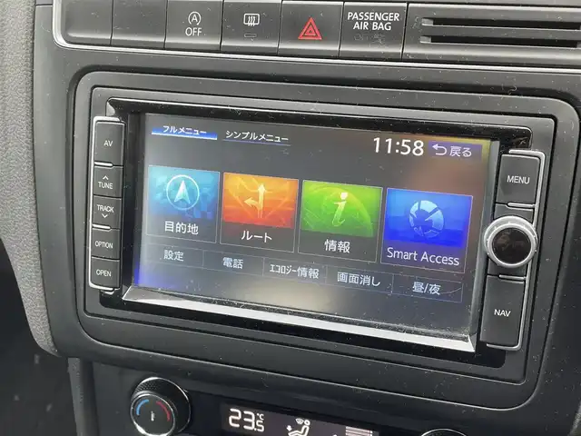 フォルクスワーゲン ポロ TSIコンフォートライン 群馬県 2016(平28)年 6.1万km ピュアホワイト 純正SDナビ/CD・DVD・SD/Bluetooth・フルセグ/バックカメラ/ビルトインETC/純正アルミホイール/純正フロアマット/レインセンサー/フォグランプ/取説・保証書/スマートキー