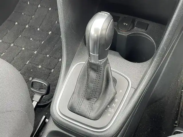 フォルクスワーゲン ポロ TSIコンフォートライン 群馬県 2016(平28)年 6.1万km ピュアホワイト 純正SDナビ/CD・DVD・SD/Bluetooth・フルセグ/バックカメラ/ビルトインETC/純正アルミホイール/純正フロアマット/レインセンサー/フォグランプ/取説・保証書/スマートキー