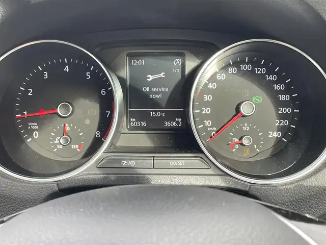 フォルクスワーゲン ポロ TSIコンフォートライン 群馬県 2016(平28)年 6.1万km ピュアホワイト 純正SDナビ/CD・DVD・SD/Bluetooth・フルセグ/バックカメラ/ビルトインETC/純正アルミホイール/純正フロアマット/レインセンサー/フォグランプ/取説・保証書/スマートキー