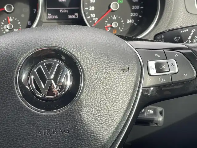 フォルクスワーゲン ポロ TSIコンフォートライン 群馬県 2016(平28)年 6.1万km ピュアホワイト 純正SDナビ/CD・DVD・SD/Bluetooth・フルセグ/バックカメラ/ビルトインETC/純正アルミホイール/純正フロアマット/レインセンサー/フォグランプ/取説・保証書/スマートキー