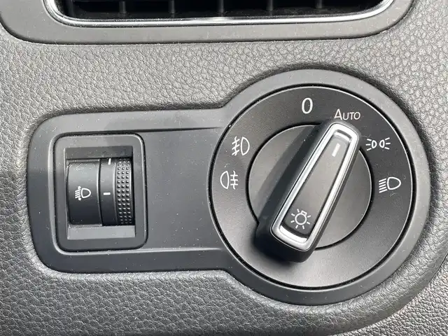 フォルクスワーゲン ポロ TSIコンフォートライン 群馬県 2016(平28)年 6.1万km ピュアホワイト 純正SDナビ/CD・DVD・SD/Bluetooth・フルセグ/バックカメラ/ビルトインETC/純正アルミホイール/純正フロアマット/レインセンサー/フォグランプ/取説・保証書/スマートキー