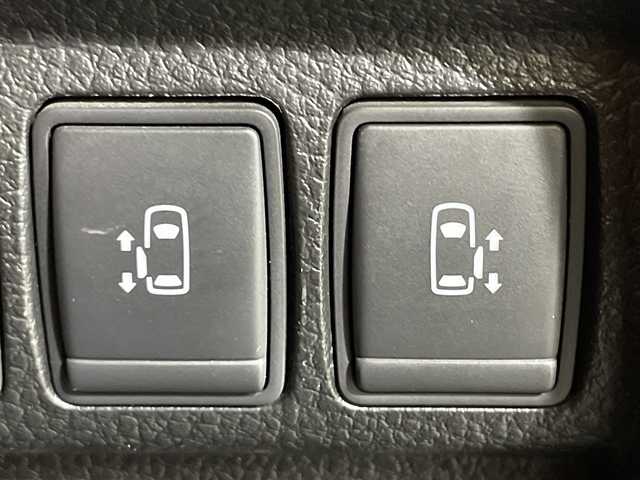 日産 エルグランド 250HWS Sジェットブラック アーバンクロム 神奈川県 2018(平30)年 7.5万km ブリリアントホワイトパール 純正9型ナビ【MM517D-L】/・BT/フルセグTV/CD/DVD/SD/BD/バックカメラ/純正フリップダウンモニター/専用レザーシート/パワーシート(D/N)/シートヒーター(D/N)/両側電動スライドドア/パワーバックドア/MTモード/ウッドコンビステアリング/ステアリングスイッチ/クルーズコントロール/Autoライト/インテリジェントキー/スペアキー/プッシュスタートボタン/LEDヘッドライト/フォグランプ/2列目サンシェード/電話格納ミラー/ウィンカーミラー/純正フロアマット/純正18インチアルミホイール/純正ドアバイザー