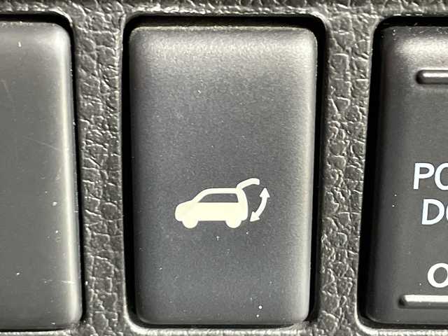 日産 エルグランド 250HWS Sジェットブラック アーバンクロム 神奈川県 2018(平30)年 7.5万km ブリリアントホワイトパール 純正9型ナビ【MM517D-L】/・BT/フルセグTV/CD/DVD/SD/BD/バックカメラ/純正フリップダウンモニター/専用レザーシート/パワーシート(D/N)/シートヒーター(D/N)/両側電動スライドドア/パワーバックドア/MTモード/ウッドコンビステアリング/ステアリングスイッチ/クルーズコントロール/Autoライト/インテリジェントキー/スペアキー/プッシュスタートボタン/LEDヘッドライト/フォグランプ/2列目サンシェード/電話格納ミラー/ウィンカーミラー/純正フロアマット/純正18インチアルミホイール/純正ドアバイザー