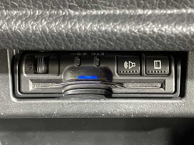 日産 エルグランド 250HWS Sジェットブラック アーバンクロム 神奈川県 2018(平30)年 7.5万km ブリリアントホワイトパール 純正9型ナビ【MM517D-L】/・BT/フルセグTV/CD/DVD/SD/BD/バックカメラ/純正フリップダウンモニター/専用レザーシート/パワーシート(D/N)/シートヒーター(D/N)/両側電動スライドドア/パワーバックドア/MTモード/ウッドコンビステアリング/ステアリングスイッチ/クルーズコントロール/Autoライト/インテリジェントキー/スペアキー/プッシュスタートボタン/LEDヘッドライト/フォグランプ/2列目サンシェード/電話格納ミラー/ウィンカーミラー/純正フロアマット/純正18インチアルミホイール/純正ドアバイザー