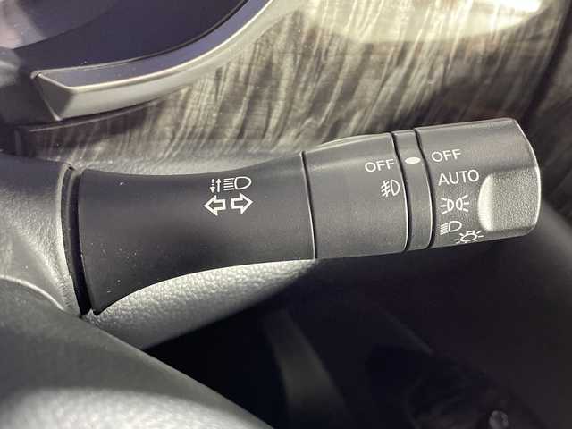 日産 エルグランド 250HWS Sジェットブラック アーバンクロム 神奈川県 2018(平30)年 7.5万km ブリリアントホワイトパール 純正9型ナビ【MM517D-L】/・BT/フルセグTV/CD/DVD/SD/BD/バックカメラ/純正フリップダウンモニター/専用レザーシート/パワーシート(D/N)/シートヒーター(D/N)/両側電動スライドドア/パワーバックドア/MTモード/ウッドコンビステアリング/ステアリングスイッチ/クルーズコントロール/Autoライト/インテリジェントキー/スペアキー/プッシュスタートボタン/LEDヘッドライト/フォグランプ/2列目サンシェード/電話格納ミラー/ウィンカーミラー/純正フロアマット/純正18インチアルミホイール/純正ドアバイザー