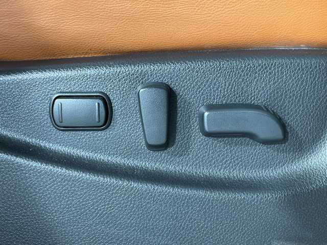 日産 エルグランド 250HWS Sジェットブラック アーバンクロム 神奈川県 2018(平30)年 7.5万km ブリリアントホワイトパール 純正9型ナビ【MM517D-L】/・BT/フルセグTV/CD/DVD/SD/BD/バックカメラ/純正フリップダウンモニター/専用レザーシート/パワーシート(D/N)/シートヒーター(D/N)/両側電動スライドドア/パワーバックドア/MTモード/ウッドコンビステアリング/ステアリングスイッチ/クルーズコントロール/Autoライト/インテリジェントキー/スペアキー/プッシュスタートボタン/LEDヘッドライト/フォグランプ/2列目サンシェード/電話格納ミラー/ウィンカーミラー/純正フロアマット/純正18インチアルミホイール/純正ドアバイザー