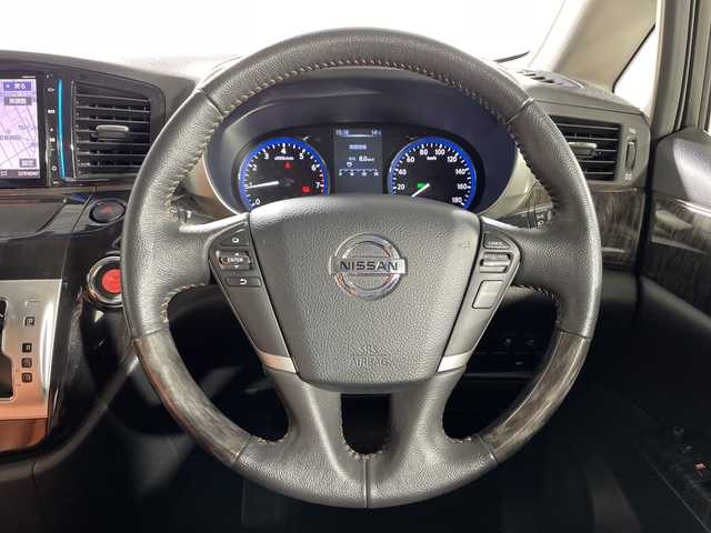 日産 エルグランド 250HWS Sジェットブラック アーバンクロム 神奈川県 2018(平30)年 7.5万km ブリリアントホワイトパール 純正9型ナビ【MM517D-L】/・BT/フルセグTV/CD/DVD/SD/BD/バックカメラ/純正フリップダウンモニター/専用レザーシート/パワーシート(D/N)/シートヒーター(D/N)/両側電動スライドドア/パワーバックドア/MTモード/ウッドコンビステアリング/ステアリングスイッチ/クルーズコントロール/Autoライト/インテリジェントキー/スペアキー/プッシュスタートボタン/LEDヘッドライト/フォグランプ/2列目サンシェード/電話格納ミラー/ウィンカーミラー/純正フロアマット/純正18インチアルミホイール/純正ドアバイザー