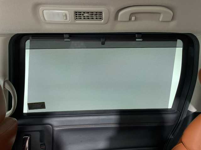 日産 エルグランド 250HWS Sジェットブラック アーバンクロム 神奈川県 2018(平30)年 7.5万km ブリリアントホワイトパール 純正9型ナビ【MM517D-L】/・BT/フルセグTV/CD/DVD/SD/BD/バックカメラ/純正フリップダウンモニター/専用レザーシート/パワーシート(D/N)/シートヒーター(D/N)/両側電動スライドドア/パワーバックドア/MTモード/ウッドコンビステアリング/ステアリングスイッチ/クルーズコントロール/Autoライト/インテリジェントキー/スペアキー/プッシュスタートボタン/LEDヘッドライト/フォグランプ/2列目サンシェード/電話格納ミラー/ウィンカーミラー/純正フロアマット/純正18インチアルミホイール/純正ドアバイザー