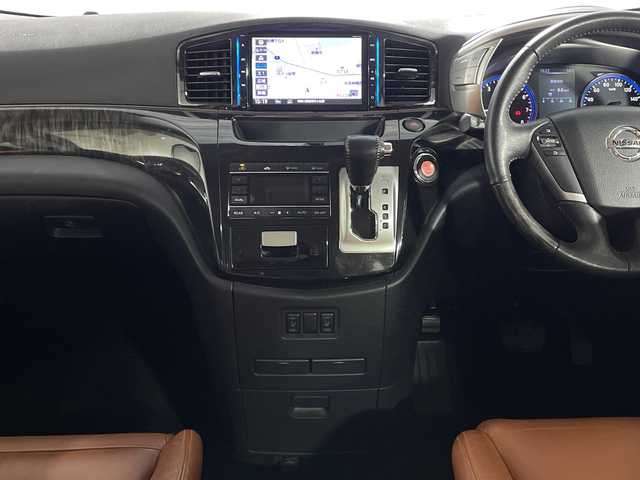 日産 エルグランド 250HWS Sジェットブラック アーバンクロム 神奈川県 2018(平30)年 7.5万km ブリリアントホワイトパール 純正9型ナビ【MM517D-L】/・BT/フルセグTV/CD/DVD/SD/BD/バックカメラ/純正フリップダウンモニター/専用レザーシート/パワーシート(D/N)/シートヒーター(D/N)/両側電動スライドドア/パワーバックドア/MTモード/ウッドコンビステアリング/ステアリングスイッチ/クルーズコントロール/Autoライト/インテリジェントキー/スペアキー/プッシュスタートボタン/LEDヘッドライト/フォグランプ/2列目サンシェード/電話格納ミラー/ウィンカーミラー/純正フロアマット/純正18インチアルミホイール/純正ドアバイザー