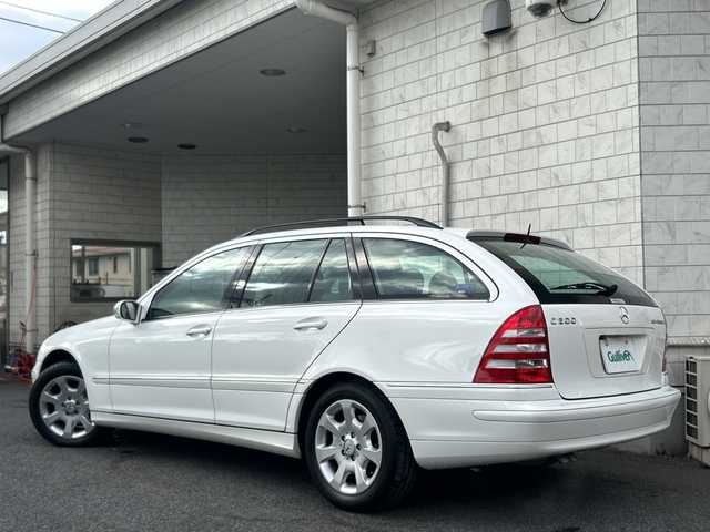 メルセデス・ベンツ Ｃ２００ コンプレッサーステーションワゴン 神奈川県 2005(平17)年 2.6万km アラバスターホワイト 社外ナビ（CD/DVD/FM/AM/MD)/バックカメラ/クルーズコントロール/ルーフレール/D席メモリシート/D/N席パワーシート/ステアリングスイッチ/電動チルト/電動格納ミラー/オートライト/純正フロアマット/純正アルミホイール/ISOFIX/トノカバー/フォグランプ/スペアキー×１/保証書/取扱説明書